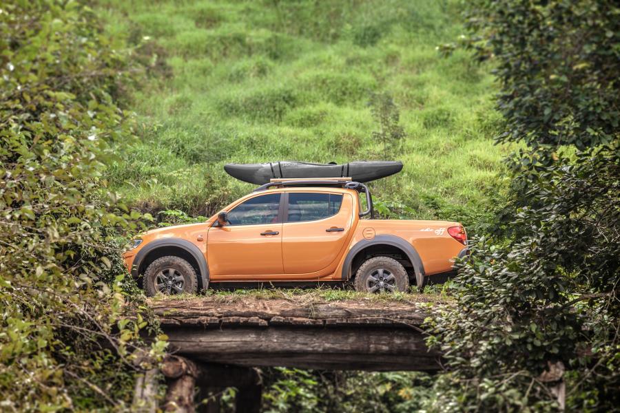  Mitsubishi L200 Triton Savana Off 2015 года  (фото 4 из 10)